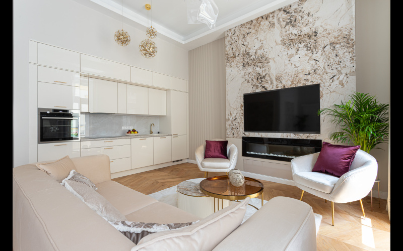 Excellent location, luxurious finish! - After