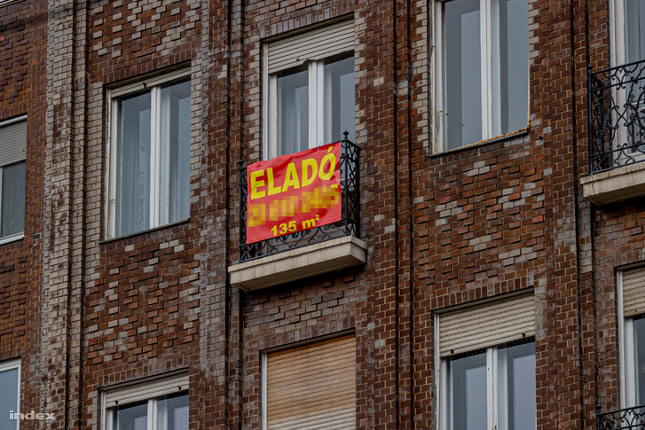Pezsgőt bonthatnak a lakástulajdonosok, megőrült az ingatlanpiac