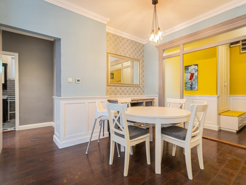 79 m2 heldere en ruime gerenoveerde flat op nafegie!