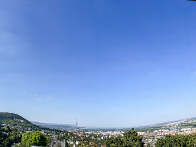 Very good price for a 129 m2 flat with a breathtaking view on top of Szemlőhegy and in good condition!