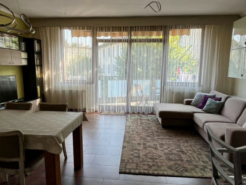 80 m2 plat met tuintoegang en in redelijke staat, in hűvösvölgy!