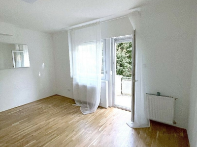 Szemlőhegy renovated studio on 34 m2 with a 4 m2 balcony!