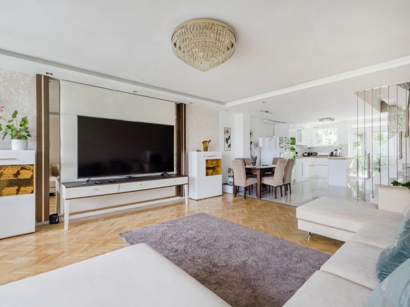 Exklusive, frisch renovierte 199 m2 Wohnung in einem exklusiven Gebiet in Rózsadomb mit Garage zum guten Preis!