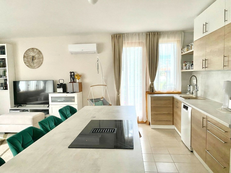 Tastefully renovated 2nd floor flat on 80 m2 in Pasarét!