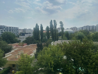 A sunny 36 m2 studio with a view on the 4th floor ready to move in in North Újlipótváros!