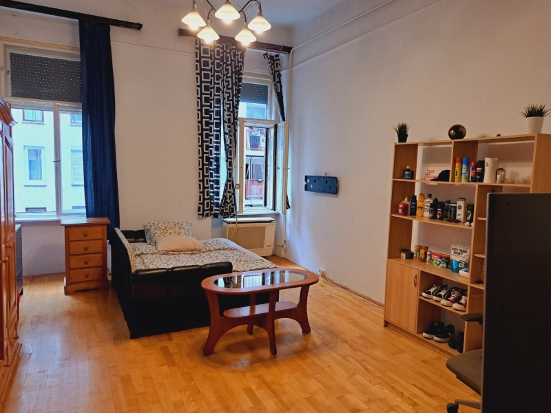 72 M2 Renoveringsobjekt för ett bra pris i újlipótváros, i en Art Nouveau -byggnad!