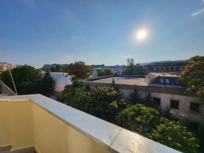 Rooftop view from a completely emtptied and renovated 99 m2 flat with a 5 m2 balcony near MOM Park!