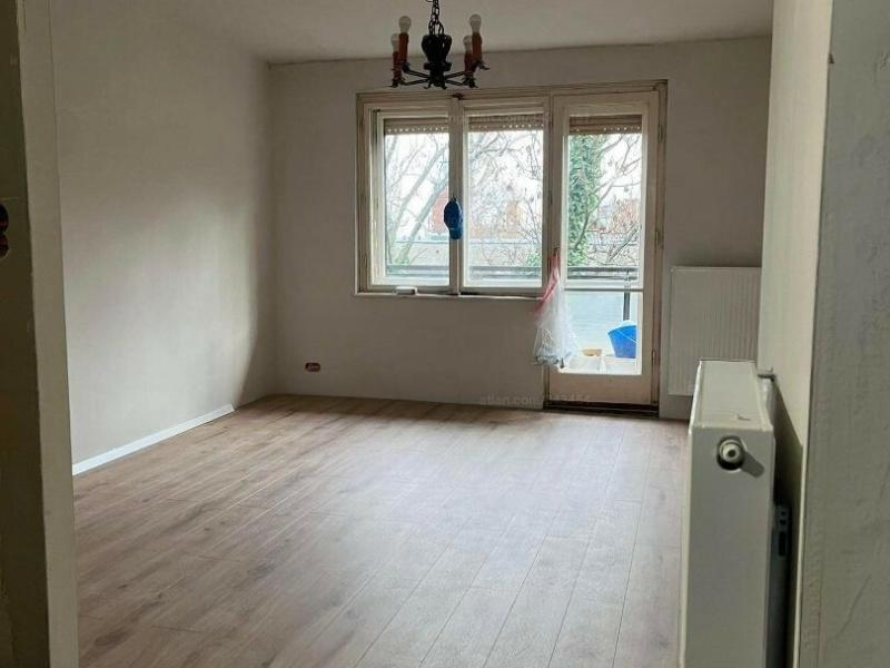 52 Gerenoveerde en geleide 2e verdieping plat met 5 m2 balkon in het 12e district!