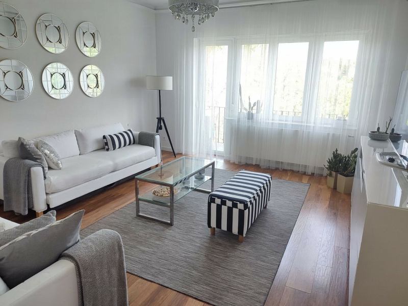 Dichtbij Városmajor Park, een volledig gerenoveerde flat op 86 m2 + 2 balkons in het 12e district!