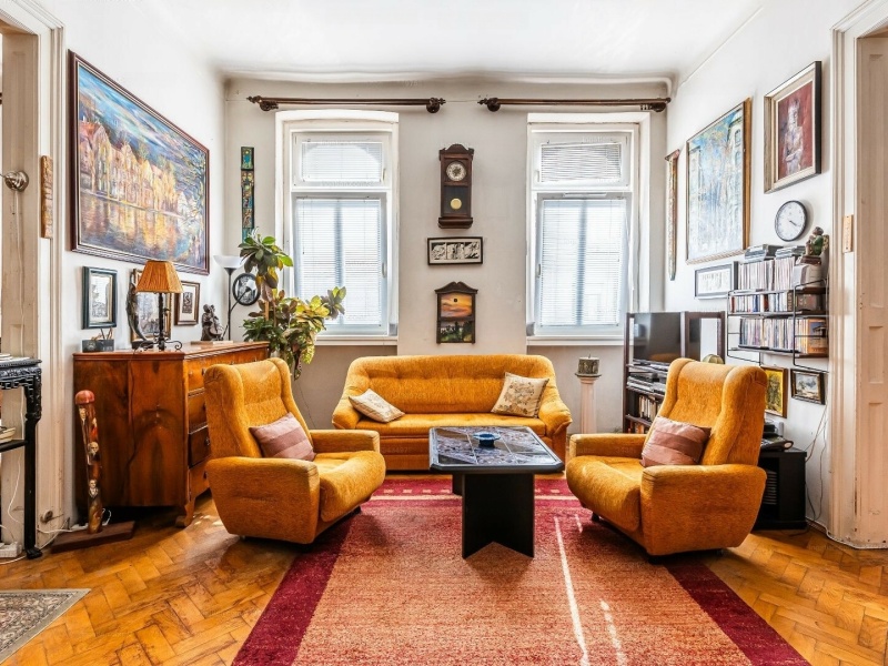 Classic 2nd floor 87 m2 flat at a good price two steps from Vérmező in district 12!