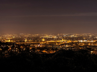 Live on top of Budapest in a renovated 84 m2 flat with a 22 m2 balcony!