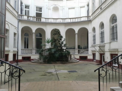 Two apartments for the price of one! a 161 m2 Airbnb opportunity in the 5th!