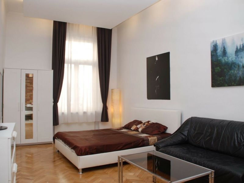 Excellent 2nd floor studio on 38 m2 for AirBnB in the South 5th District