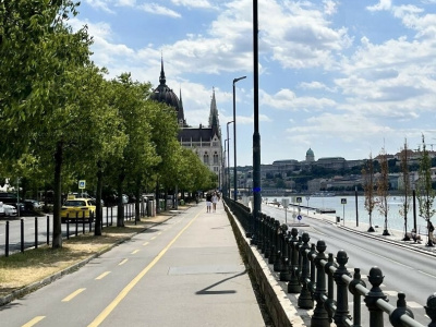 Exclusive 4th floor 46 m2 renovated flat next to the Parliament!