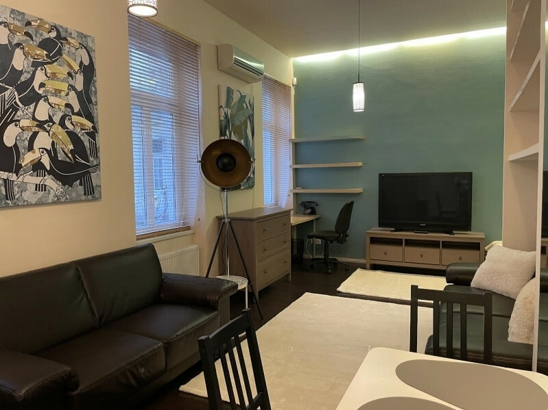 Je eerste droom flat! Een gerenoveerde 3e verdiepingstudio op 35 m2 in Bel-Buda!