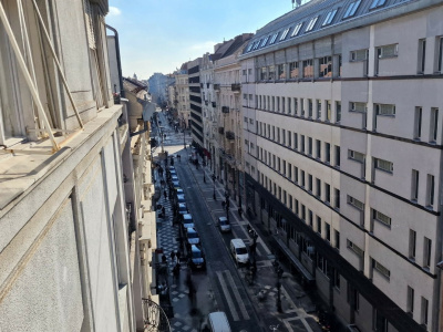 For Sun lovers: the brightest flat on 83 m2in the 5th district!