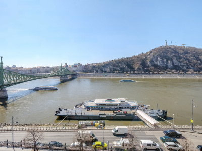 140 m2 flat with a georgeous view on the Danube and Gellért Hill!