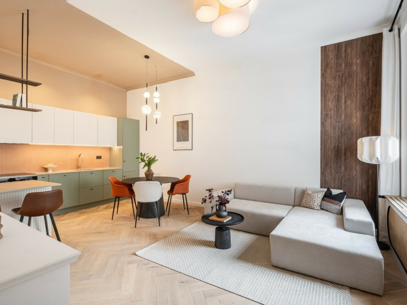 75 m2 exclusively renovated flat in a beautiful house in downtown 5th district!
