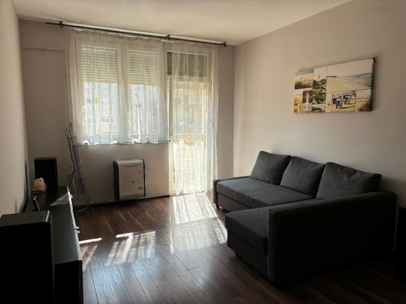 46 M2 Plat calme surplombant un jardin intérieur au centre-ville de Buda, 1er quartier!