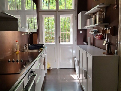 79 m2 flat with good infrastructure and in fair condition at the foot of Gellérthegy!